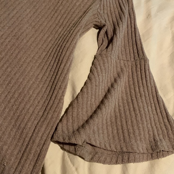 Medium Le Lis Taupe Ribbed Bell Sleeve Mock Turtleneck - Picture 3 of 3